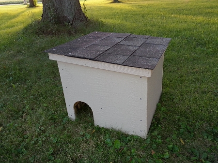 Lena Feralvilla Outdoor Cat Shelter